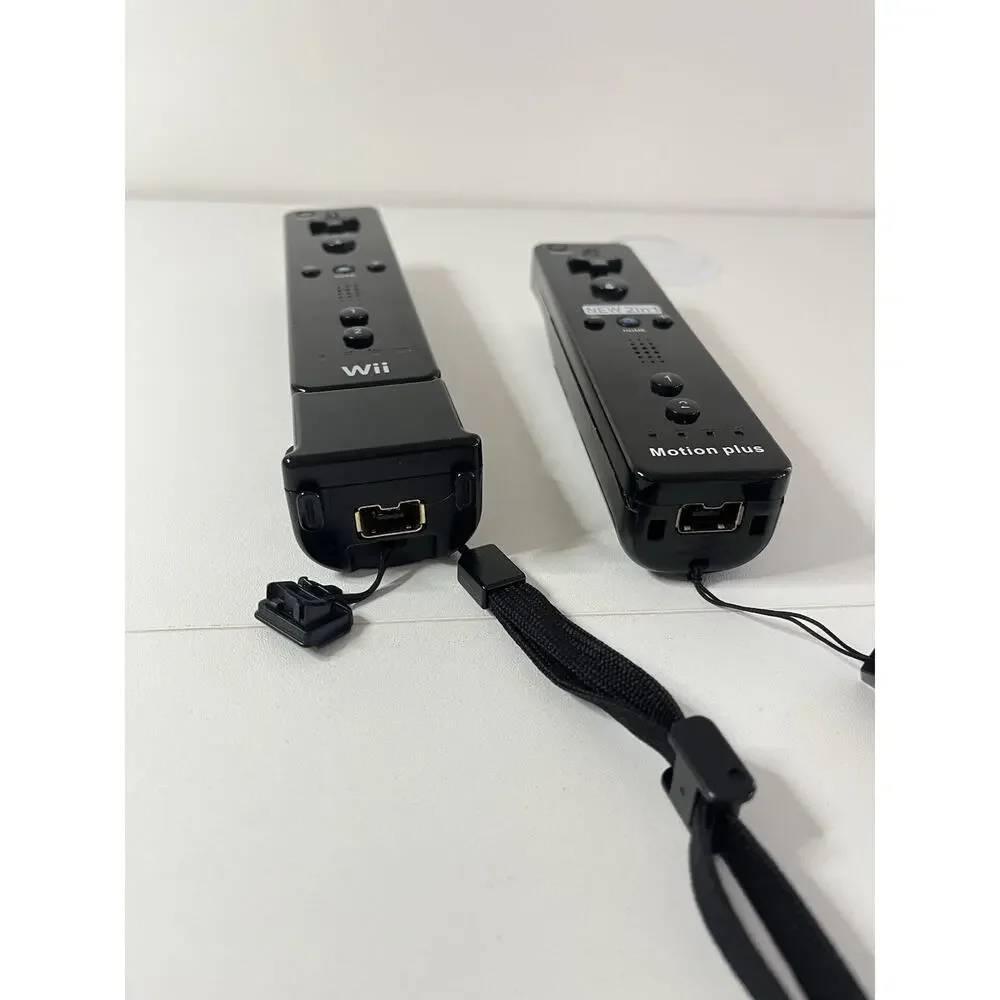 Nintendo Wii / Wii U Remote MotionPlus 2 In 1 Controller Black Lot Of 2 (1 OEM)